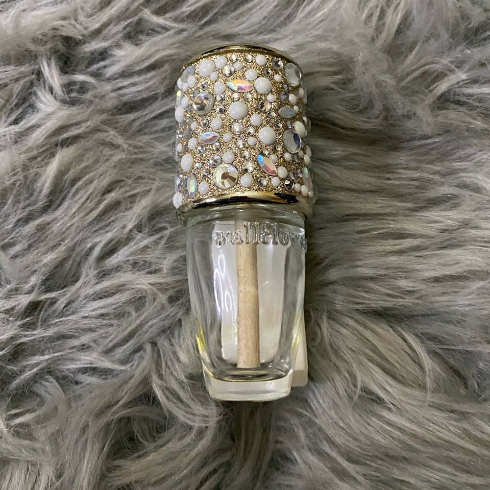 White Barn Wallflower Scent Plug In